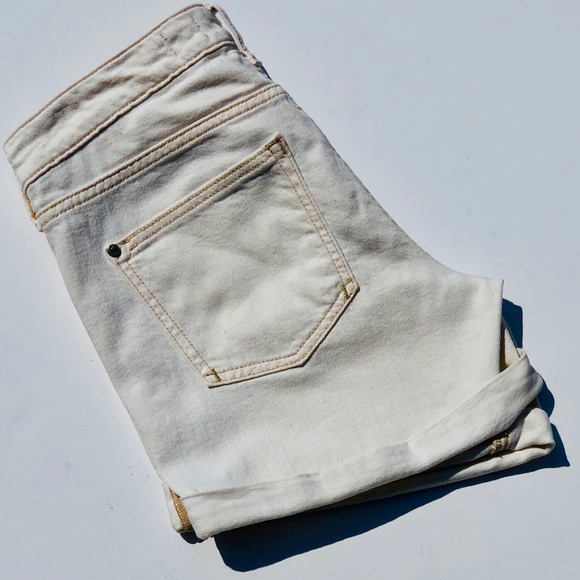 Pilcro & Letter Cream Jean Fit/Stet Shorts size 27 - Picture 5 of 9